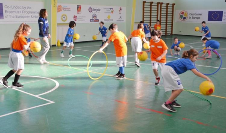 EASYBASKET in Europe, per tutti i bambini, a scuola e in palestra.