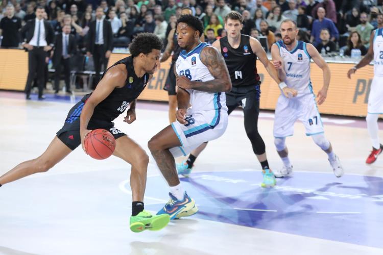 Attacco in transizione per squadra senior